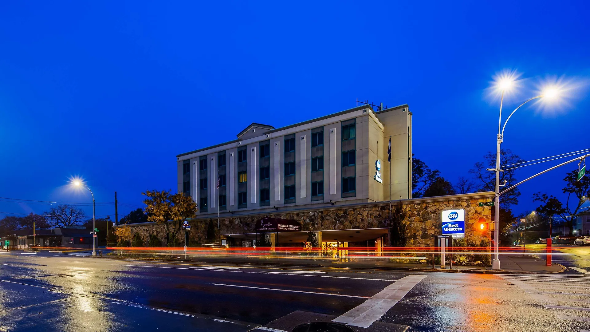 Best Western Queens Gold Coast contacts